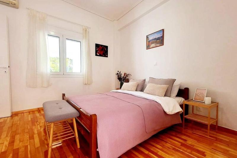 Renovated Central Apt-3min from Metro Station — отель в Афины, Греция