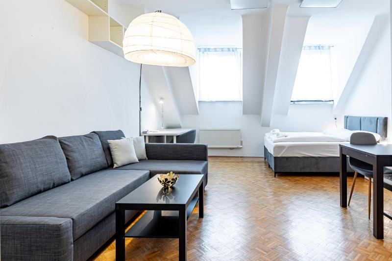 ROOFTOP close to Main Station by JR City Apartments — забронировать отель в вене