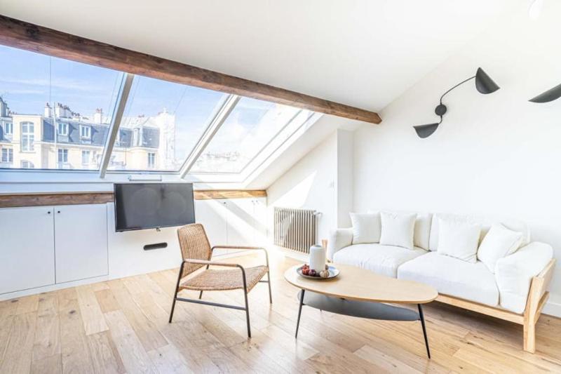 Bright apartment in 10th — отель в Париже, Франция