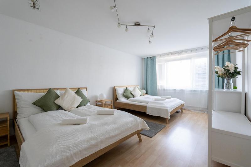 Two Bedrooms - 85 squaremeters - 4 min to U6 Dresdner Str — забронировать отель в вене