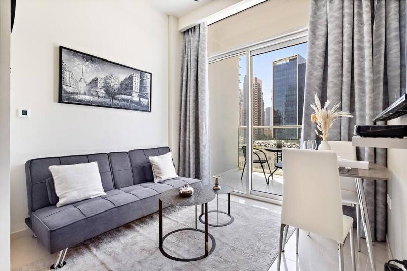 StoneTree - Modern 1BR Apartment in Vera Residence — отзывы гостей и цены