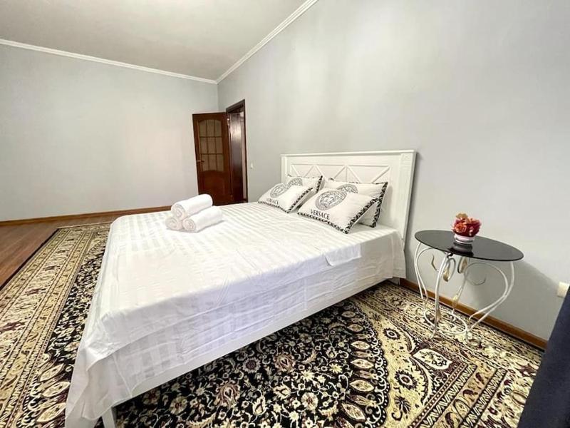 "Mountain ToleBi-Tau" 1 bedroom apartment — отель с удобным расположением в Алматы