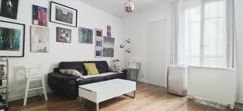 Appartement cosy au centre de Paris 17eme a deux pas du metro et des bus, dans bel immeuble au milieu de l'eco-quartier des Batignolles, 2 pieces luxueux 42 m² climatise, calme — отель с удобным расположением в Париже