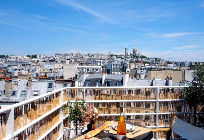 Romantic Apartment Montmartre & Sopi — забронировать отель в Париже