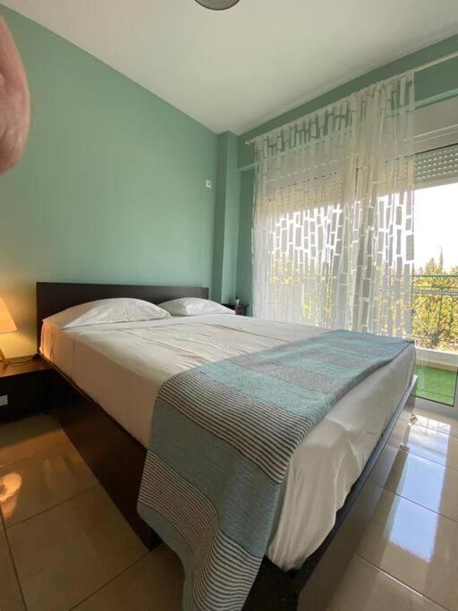 Cozy Minty-fresh Apartment — забронировать отель в Афины