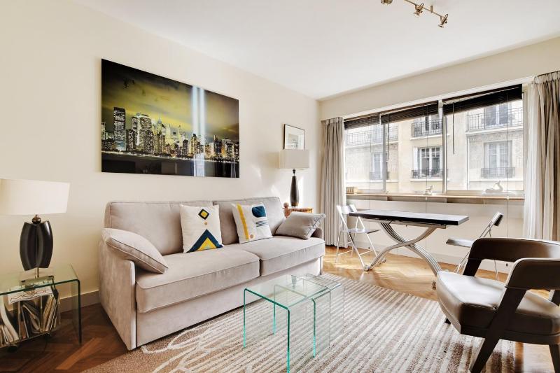 Magnifique Appartement Champs-de-Mars — отель в Париже, Франция