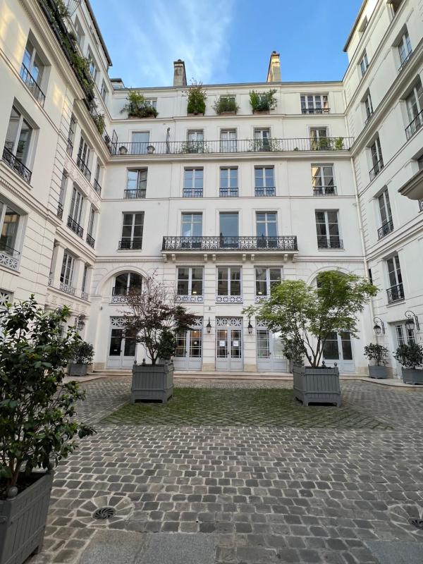 Modern with AC, quite, and fully equiped appartment in the center of Paris — отель с удобствами в Париже