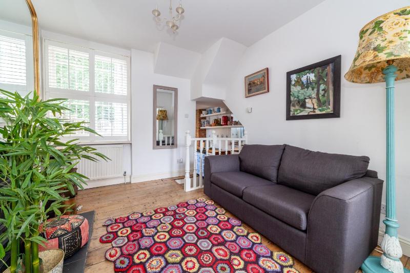 Charming and Spacious 1 BR flat in Battersea — комфортный отель в Лондоне