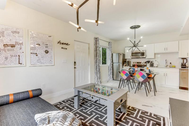 ArTease3 - stylish, near Wynwood Walls & restaurants — отель с удобным расположением в Майами
