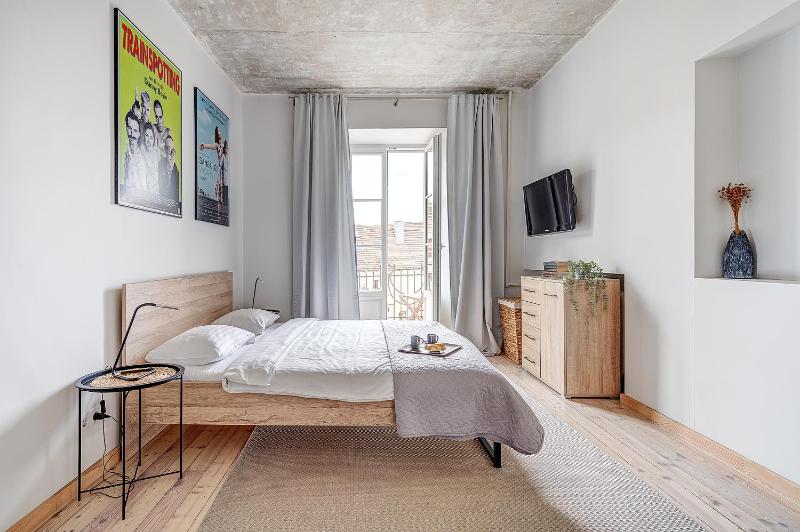 Cohost I Centrally Located Bright Apt w-Balcony & Self Check-in — комфортный отель в Вильнюсе