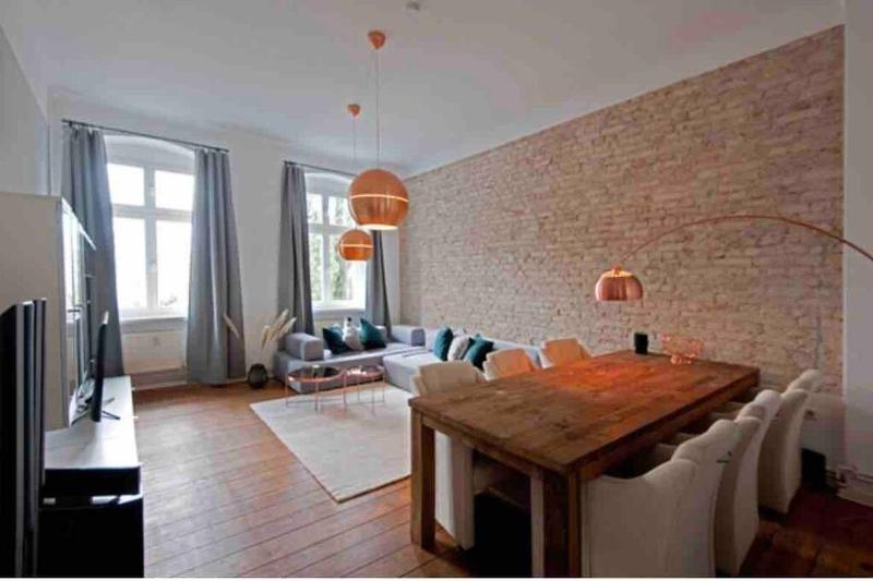 Spacious 94sqm 2 balconies in the heart of Berlin — отель в Берлине, Германия
