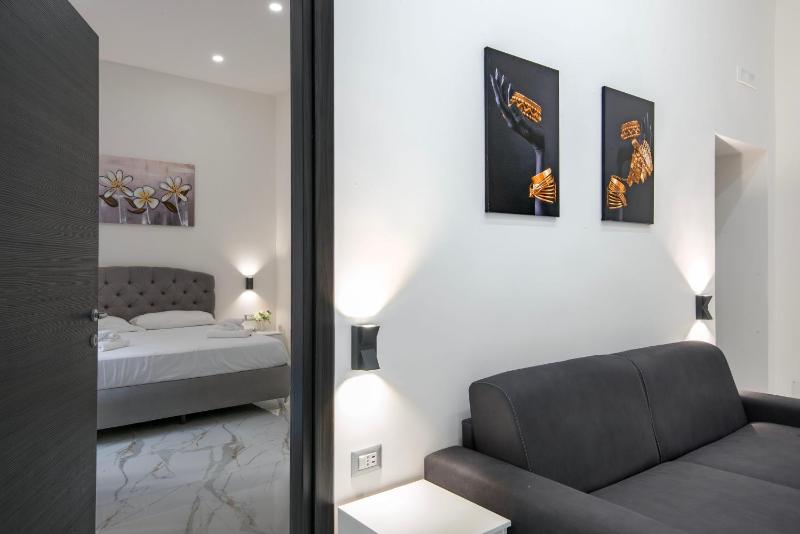 Irooms Foria 215 — отель с удобным расположением в Неаполе