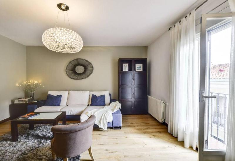 Цены на Big Stylish and Modern Apartment in Madrid Centre в Мадриде