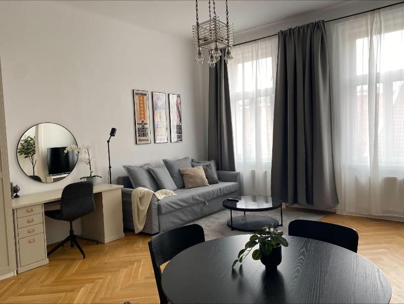 Цены на Cosy apartment in Mariahilf close to citycenter в вене