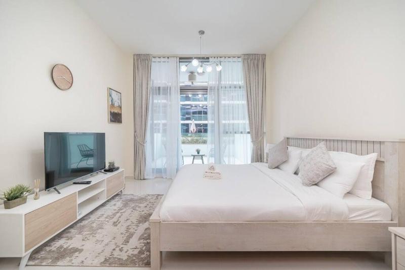 StoneTree - Furnished Studio in Golf Promenade 3A — комфортный отель в Дубае