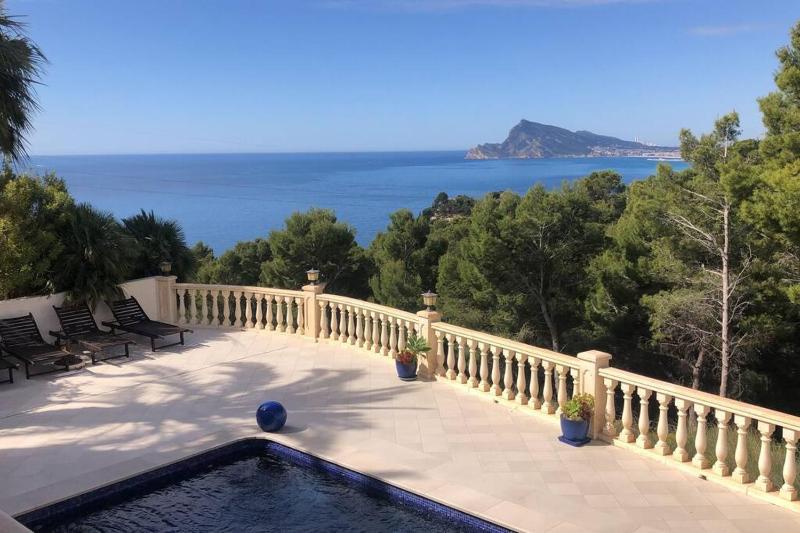 3 Bedroom Villa, Private Pool, Altea Hills — забронировать отель в Аликанте