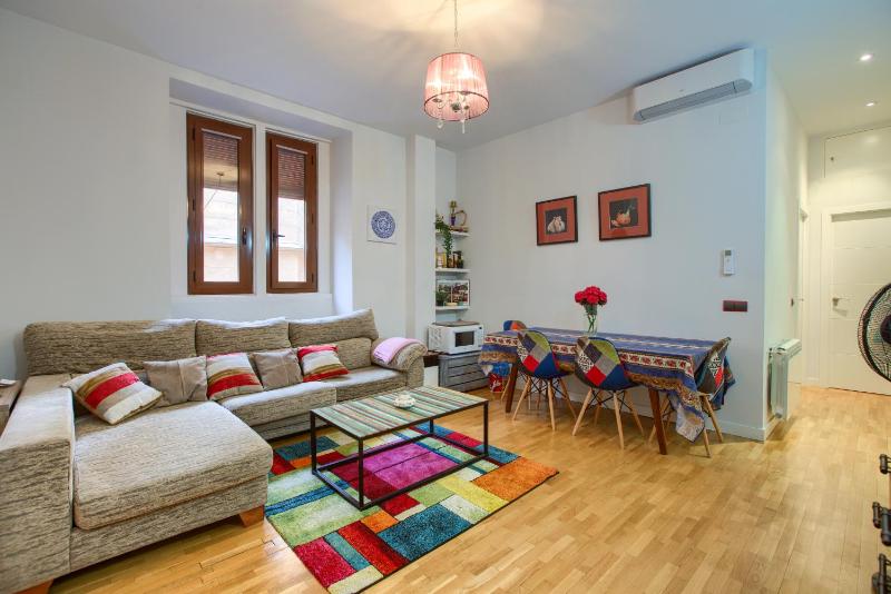 Amplio y luminoso apartamento en el centro de Madrid — отель с удобствами в Мадриде