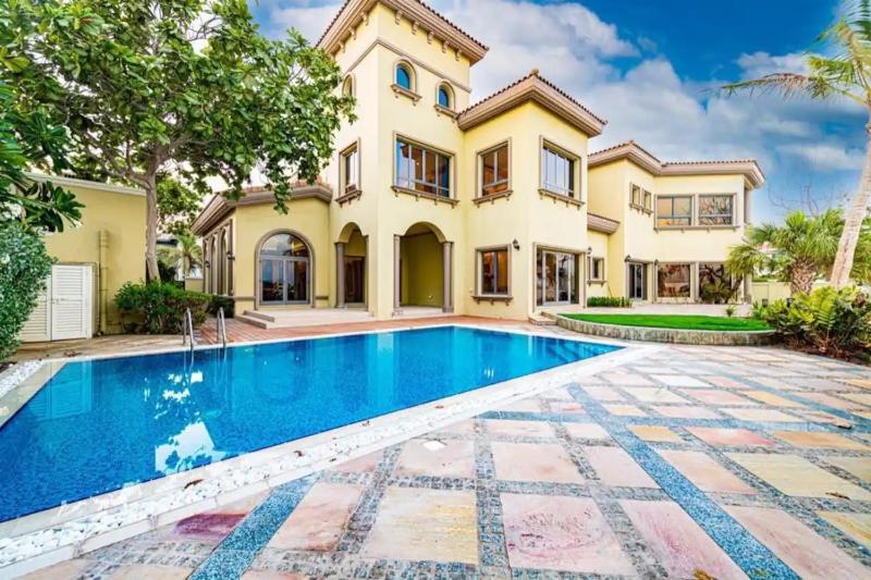 Luxurious Villa With Stunning Sea Views Of Palm Jumeirah — отель с удобным расположением в Дубае