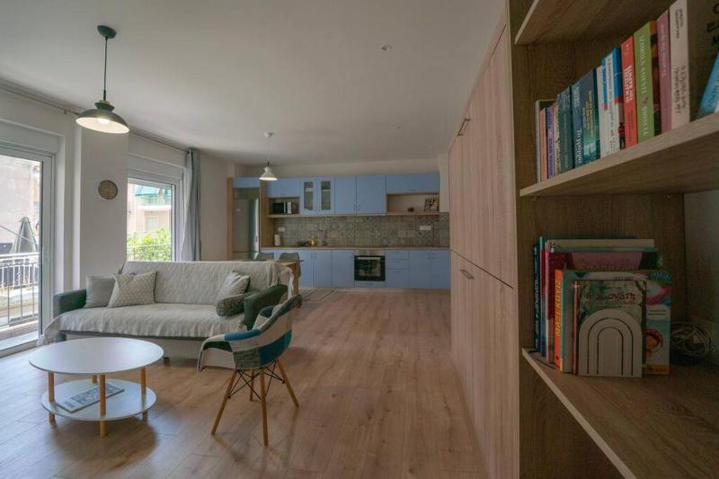 Modern flat in Dafni, up to 5 prs-4 min from metro — забронировать отель в Афины