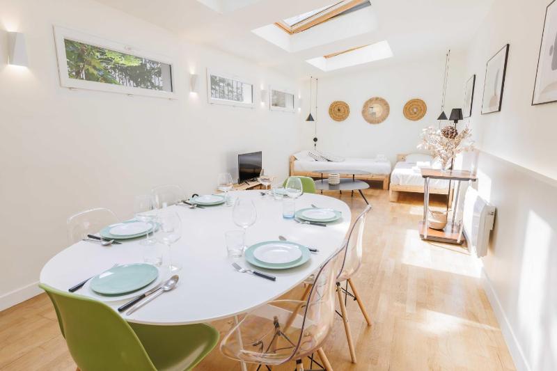 Amazing apartment 2BR6P - Sacre Coeur — отель с удобным расположением в Париже