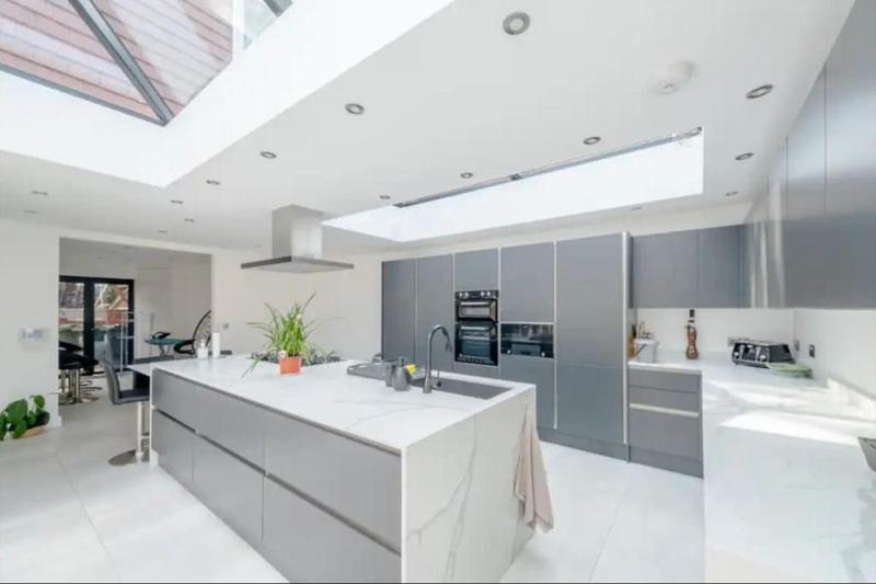 Modern and secluded 5 double bed house — отель в Лондоне, Соединенное Королевство