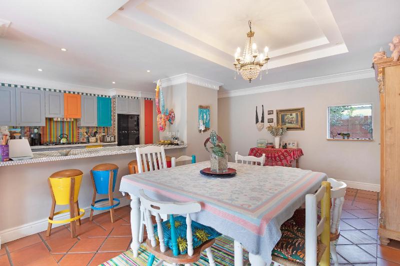 Sunset Mosaic Villa — отель с удобствами в Кейптауне