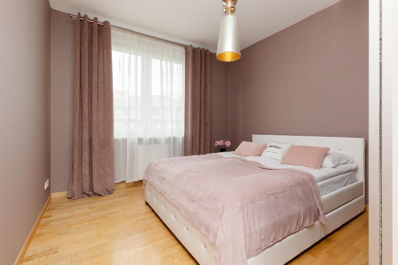 Spacious Apartment Zawiszy Wola by Renters — отель в Варшаве, Польша