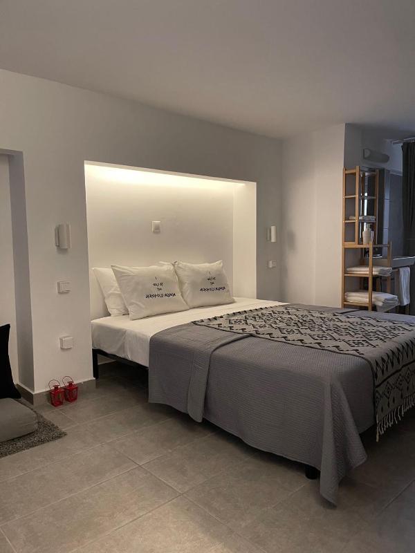 Modern 1 Bedroom Loft Apartment in Athens Center — отель с удобным расположением в Афины