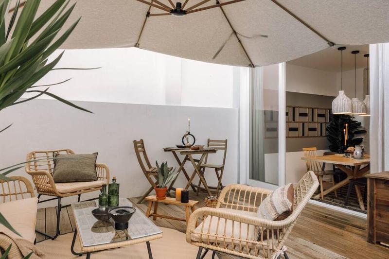 Lebrija - 2 bedrooms, terrace in Marques de Pombal — отель с удобствами в Лиссабоне
