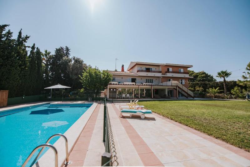 Villa Exclusiva Balcon Rosa mirando a Torrevieja — отель с удобным расположением в Аликанте