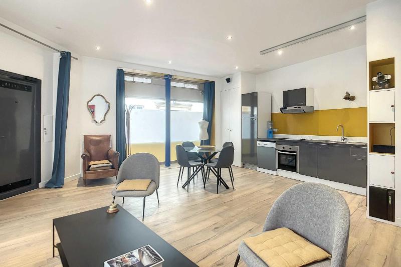 4th - Superb Loft near Place Des Vosges — отель с удобным расположением в Париже