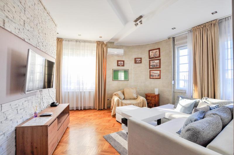Heart of Belgrade Skadarlija Apartment — отель с удобствами в Белграде