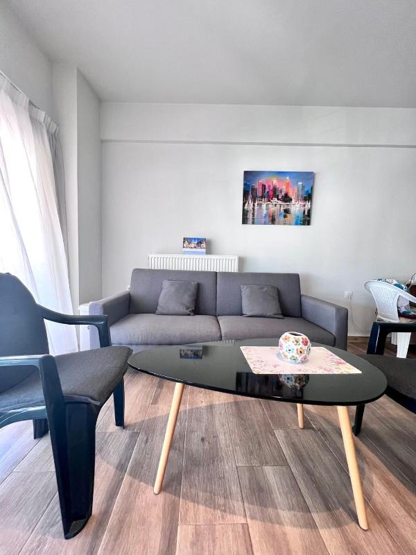 JIANG's kallithea three-bedroom cozy apartment with private parking space — комфортный отель в Афины