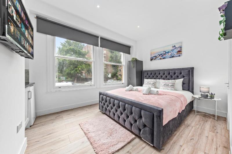 Charming Ensuite Room in Finsbury Park London N19 — забронировать отель в Лондоне