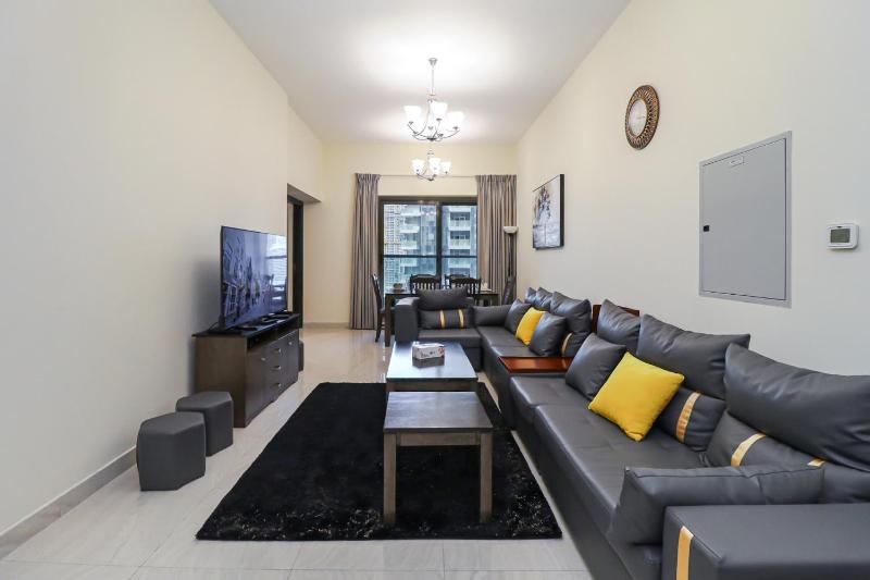 Serene Escape I Dubai Canal View I Fast Wi-fi — отель с удобным расположением в Дубае