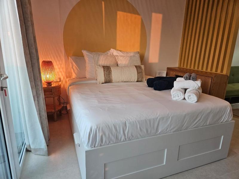 Sunset Yas Island Studio near F1 and concerts — отель с удобным расположением в Абу