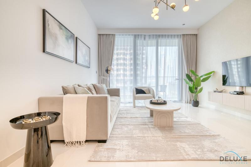 Urban 1BR at Beach Isle Tower 2 Emaar Beachfront Dubai Marina by Deluxe Holiday Homes — отель с удобствами в Дубае