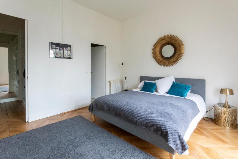 Cosy flat 160 m2 close to Eiffel Tower — отель с удобным расположением в Париже