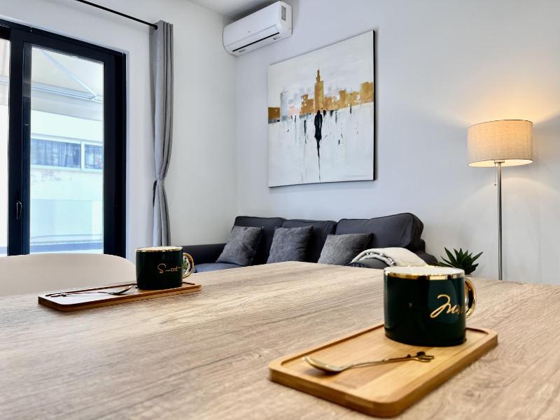 Chic Getaway Near Stavros Niarchos — отель с удобным расположением в Афины
