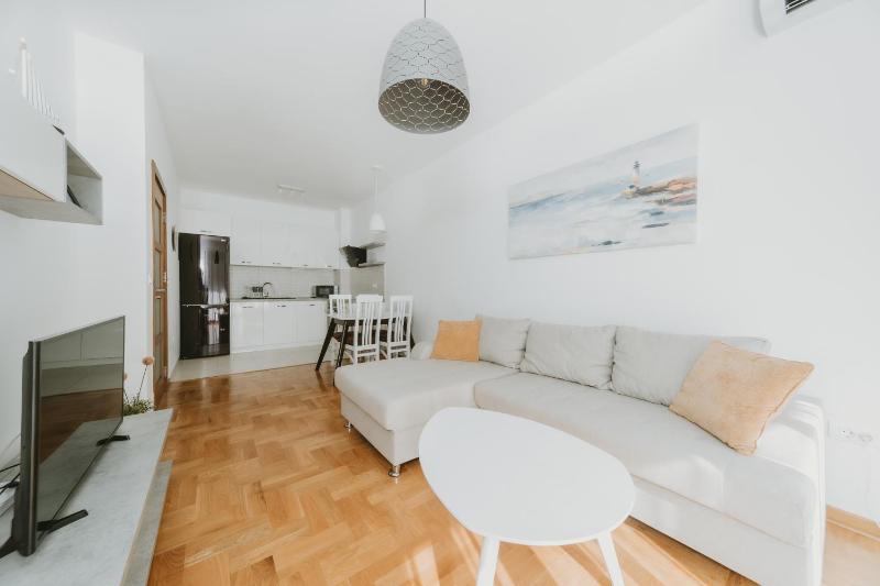 Цены на Modern Spacious Mediterranean New Building 48m2 flat plus free parking в Будва