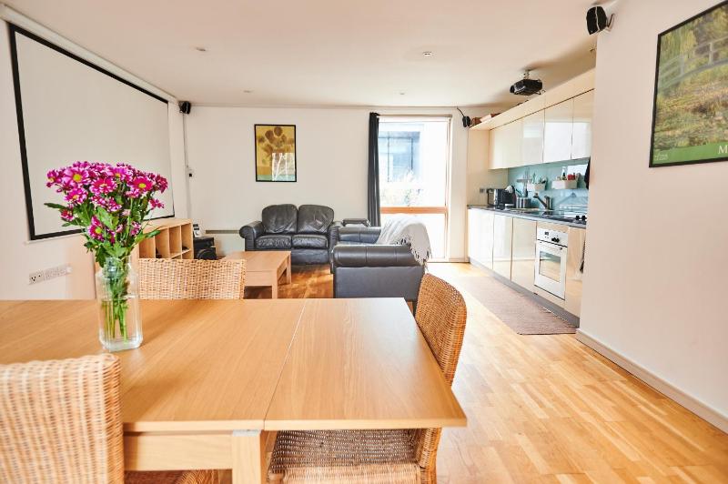 Apartment in old street — отель с удобным расположением в Лондоне