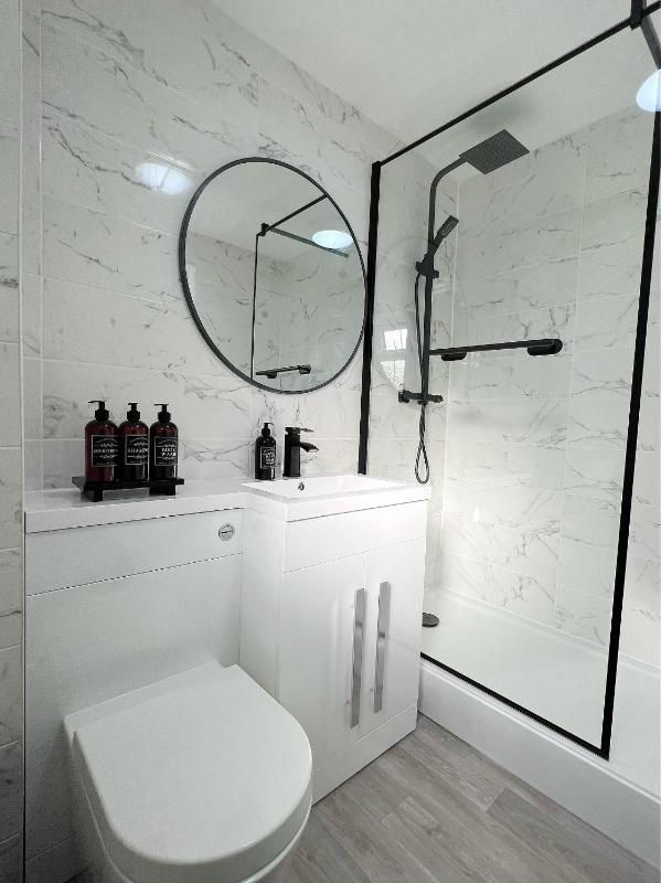 Stunning apartment in Beckton with Private Entrance — отзывы гостей и цены