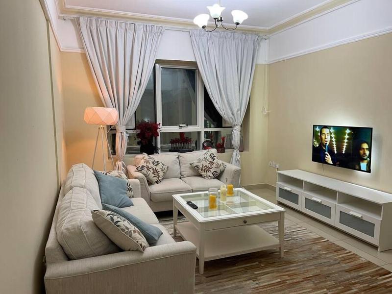 Deluxe apartment closed to beach — отель с удобствами в Шарджа