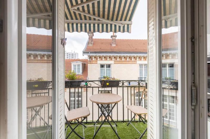 Appartement 3 chambres avec balcon dans quartier comme un village — забронировать отель в Париже