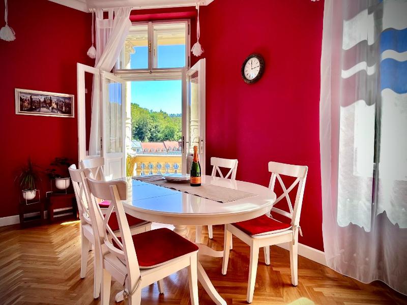 Bohemian City - Amazing View, Garage — забронировать отель в Карловых Варах