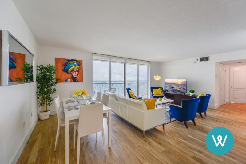 Direct Ocean View - Condo Apt at Brickell — отель с удобным расположением в Майами