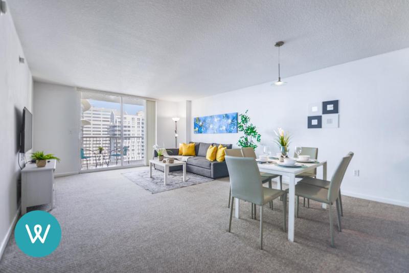 Stunning Condo at Brickell With pool & Gym — отзывы гостей и цены