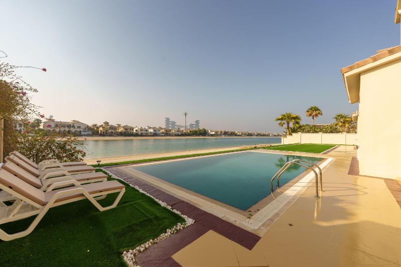 Maison Privee - Opulent Palm Villa with Pool & Royal Atlantis Views — отель с удобствами в Дубае
