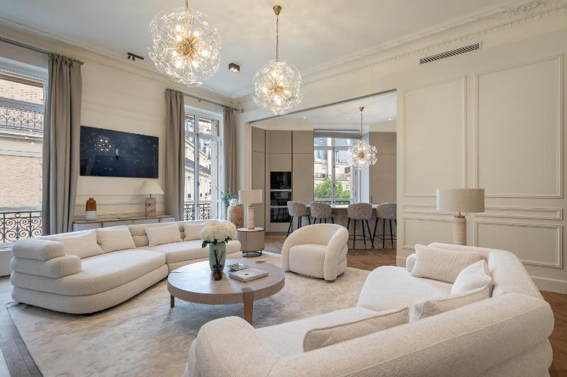 Appartement Avenue Montaigne - Paris Champs Elysees — комфортный отель в Париже