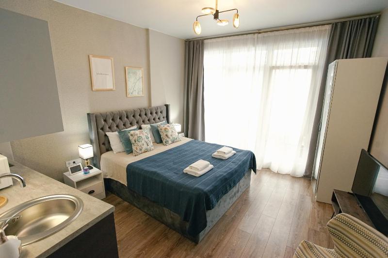 GG Home - cozy studio in complex White Sails with sea and pool view on 7th floor — отель с удобным расположением в Батуми